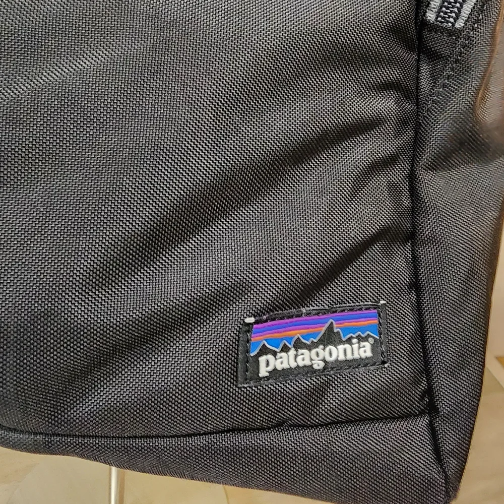 Patagonia Padded Messenger Bag Laptop Carrier Travel Bag Nylon Shoulder Strap
